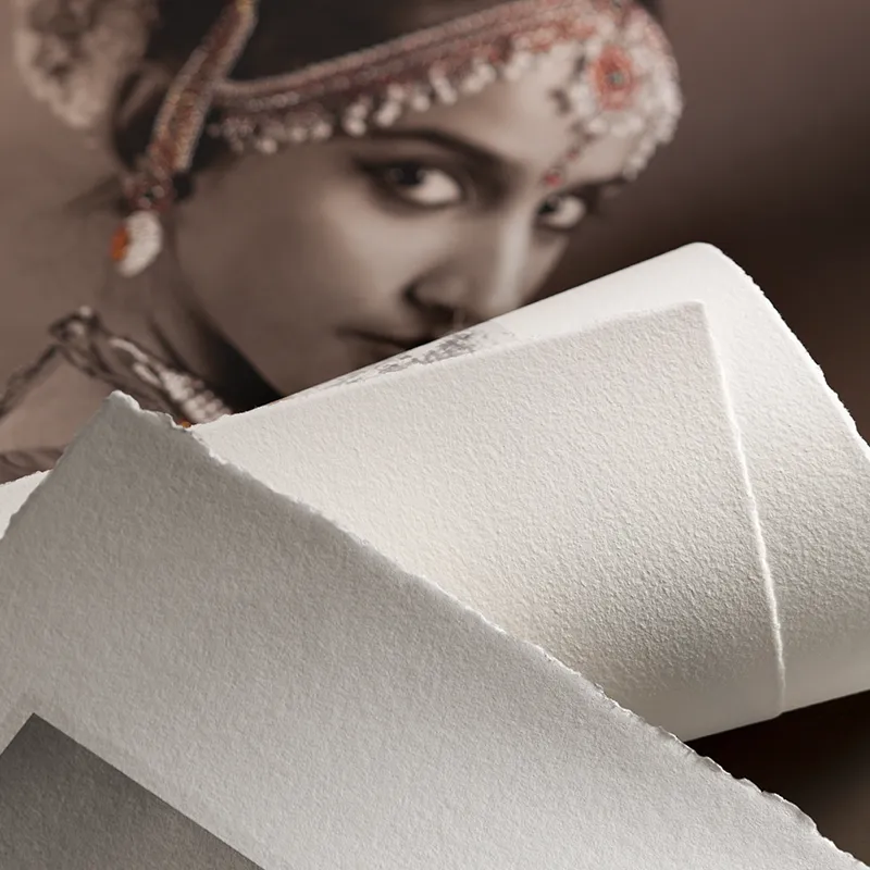 Papiers bords frangés